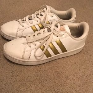 adidas gold stripe sneakers size 9